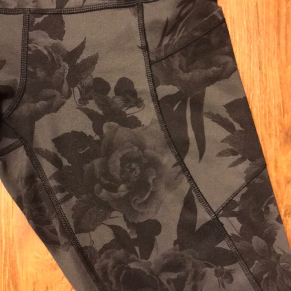 Lululemon flower printed leggings - Picture 3 of 4